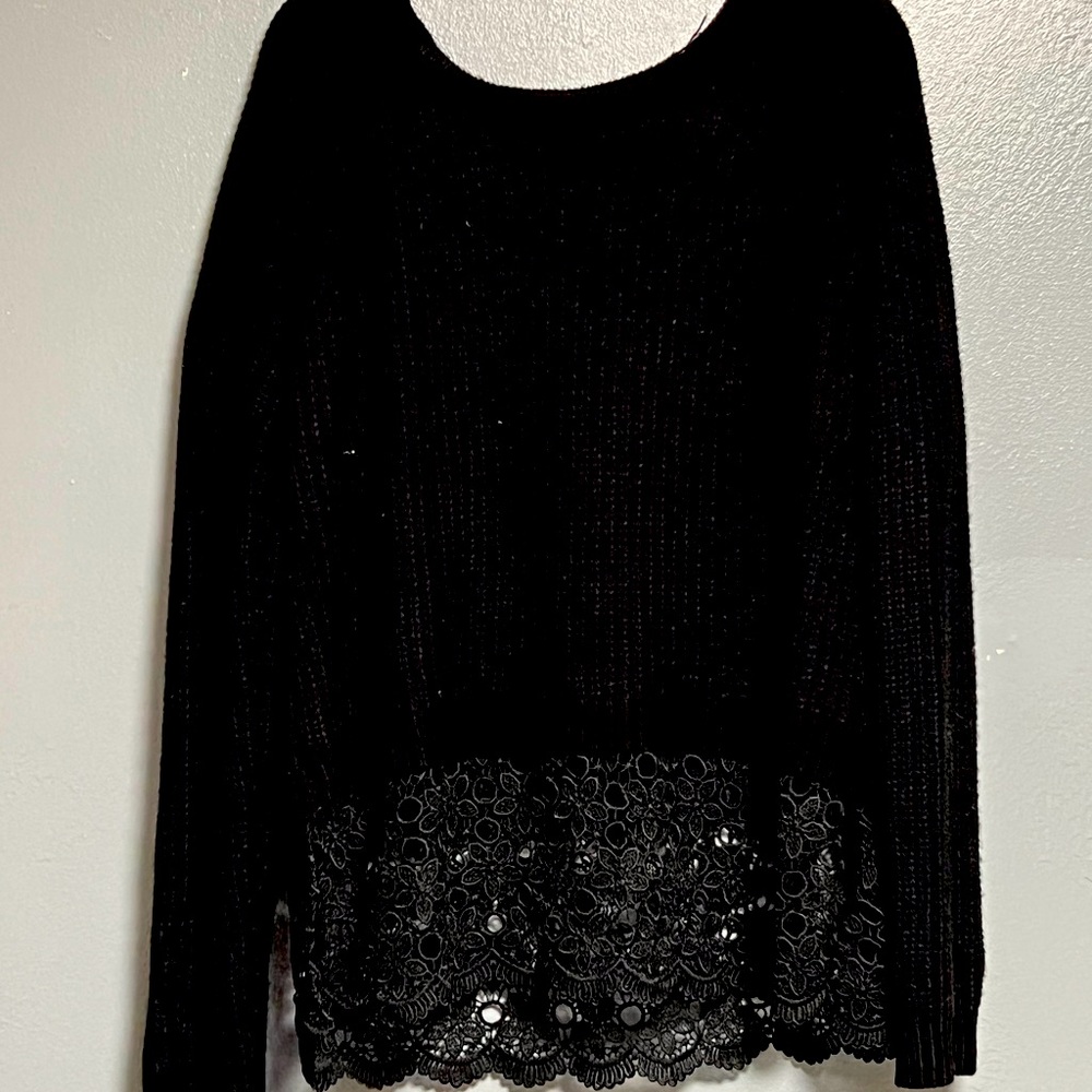 CATO XL Black sweater with a lace bottom